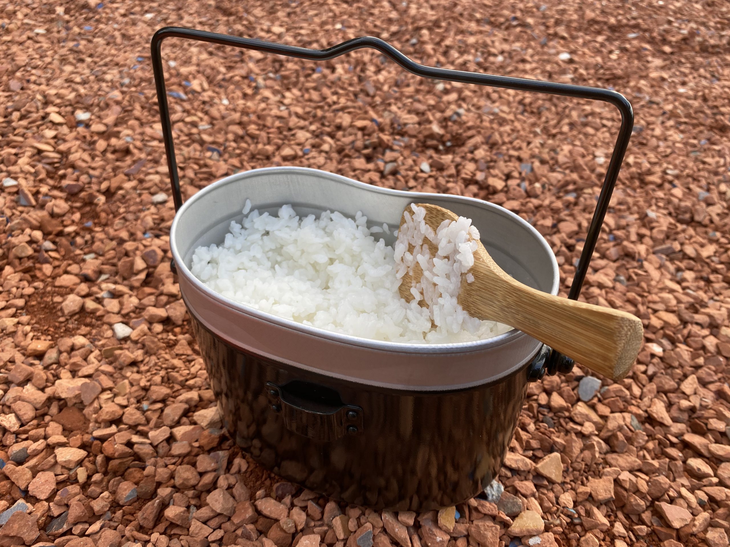 キャンプ　飯盒