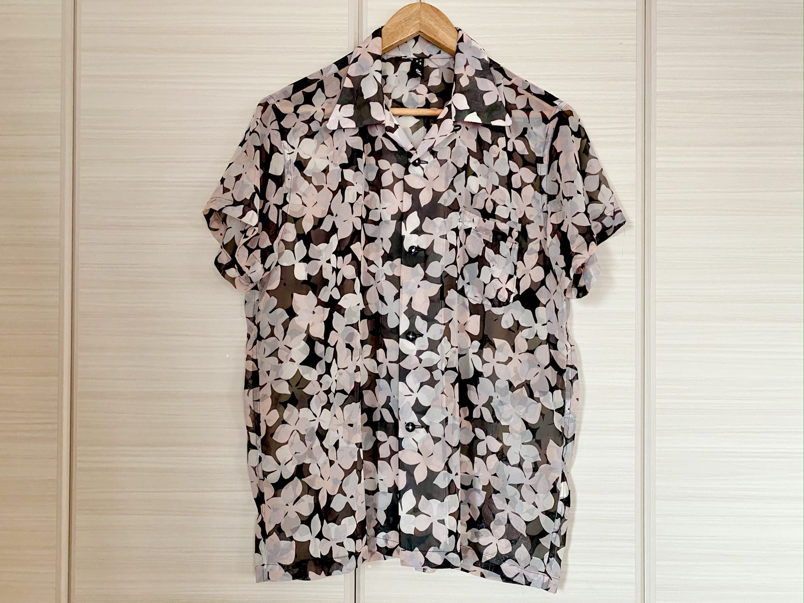 花柄シャツ