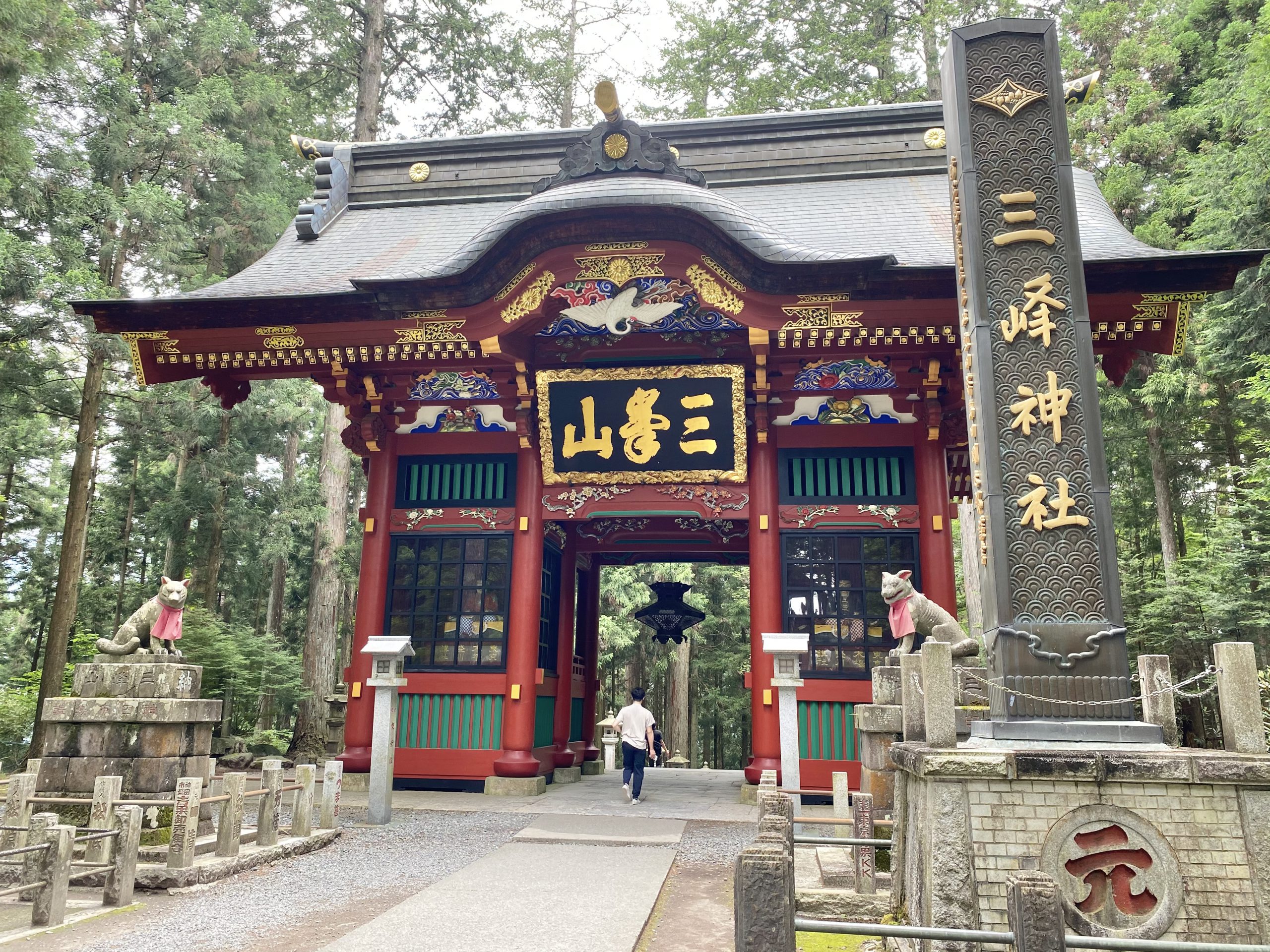 三峯の門アップ
