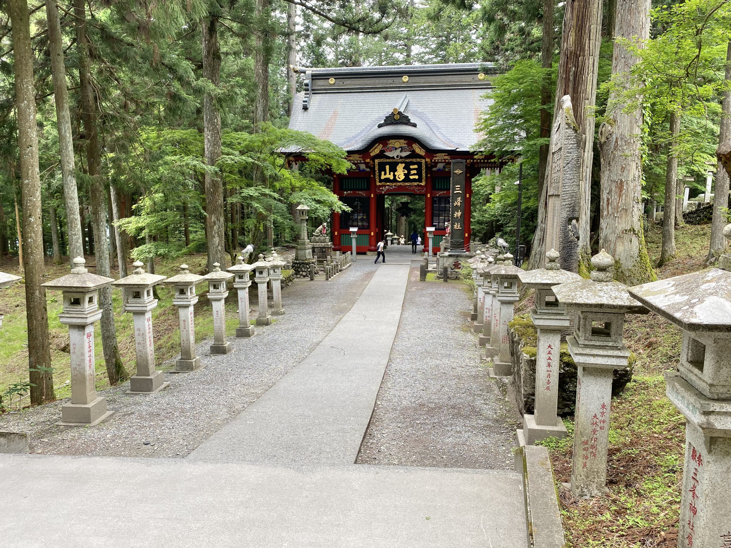 三峯の門