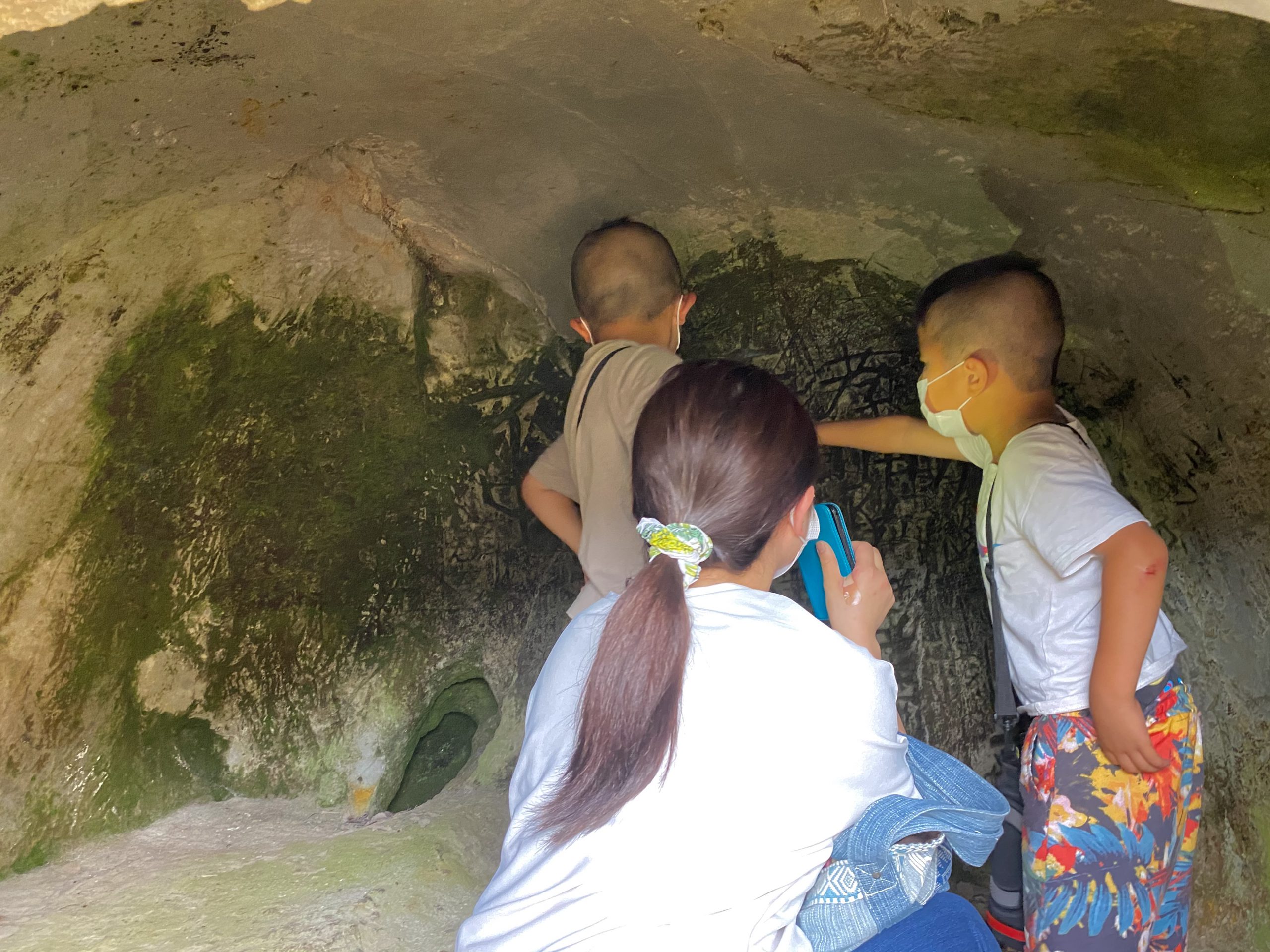 百穴の穴の中